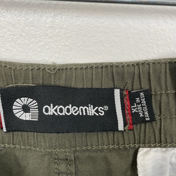 Akademiks Mens XL Cargo Shorts 8 Pockets Attached Front Belt Cotton Green Shorts - Picture 9 of 9
